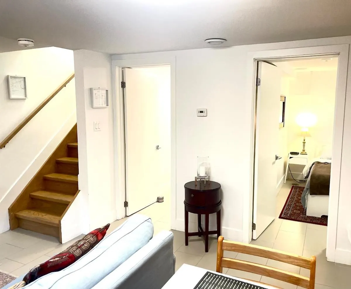 Excellent Private Suite In Bloor West Village Toronto Apartment