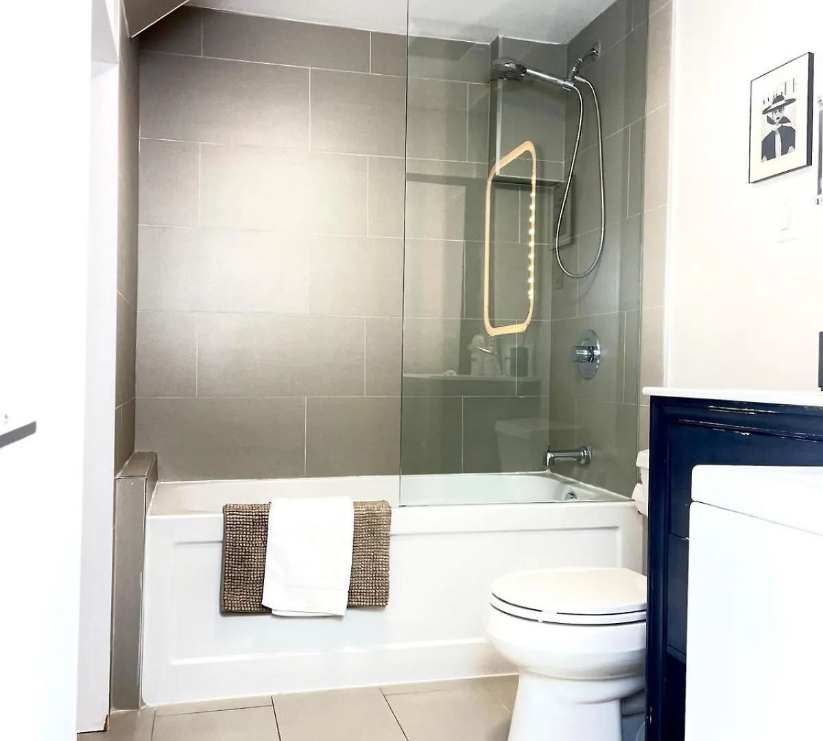 Excellent Private Suite In Bloor West Village Toronto Canada