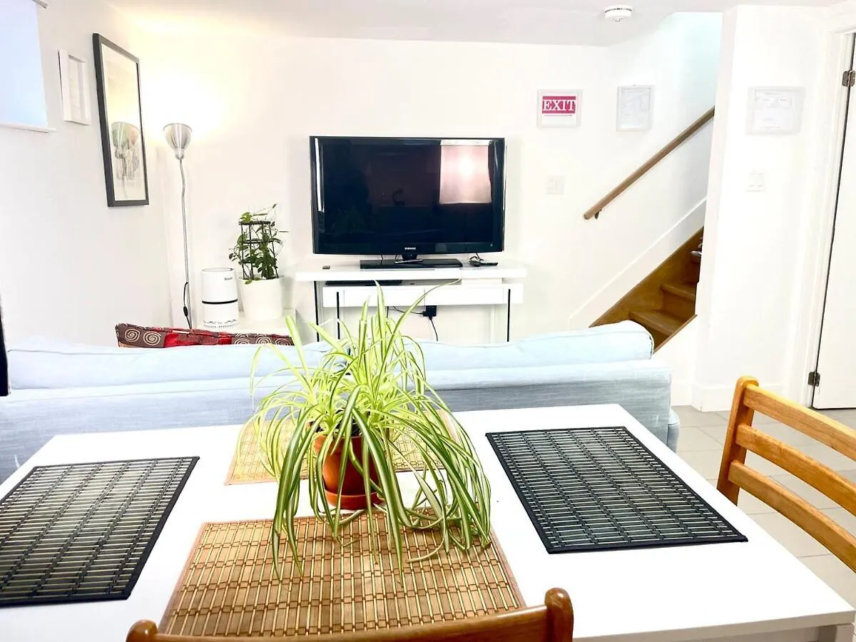Excellent Private Suite In Bloor West Village contacts