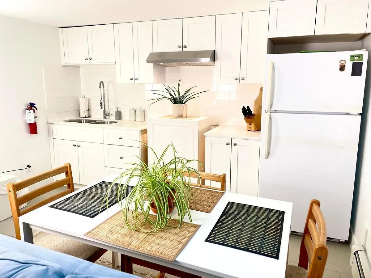Excellent Private Suite In Bloor West Village Toronto 0*,